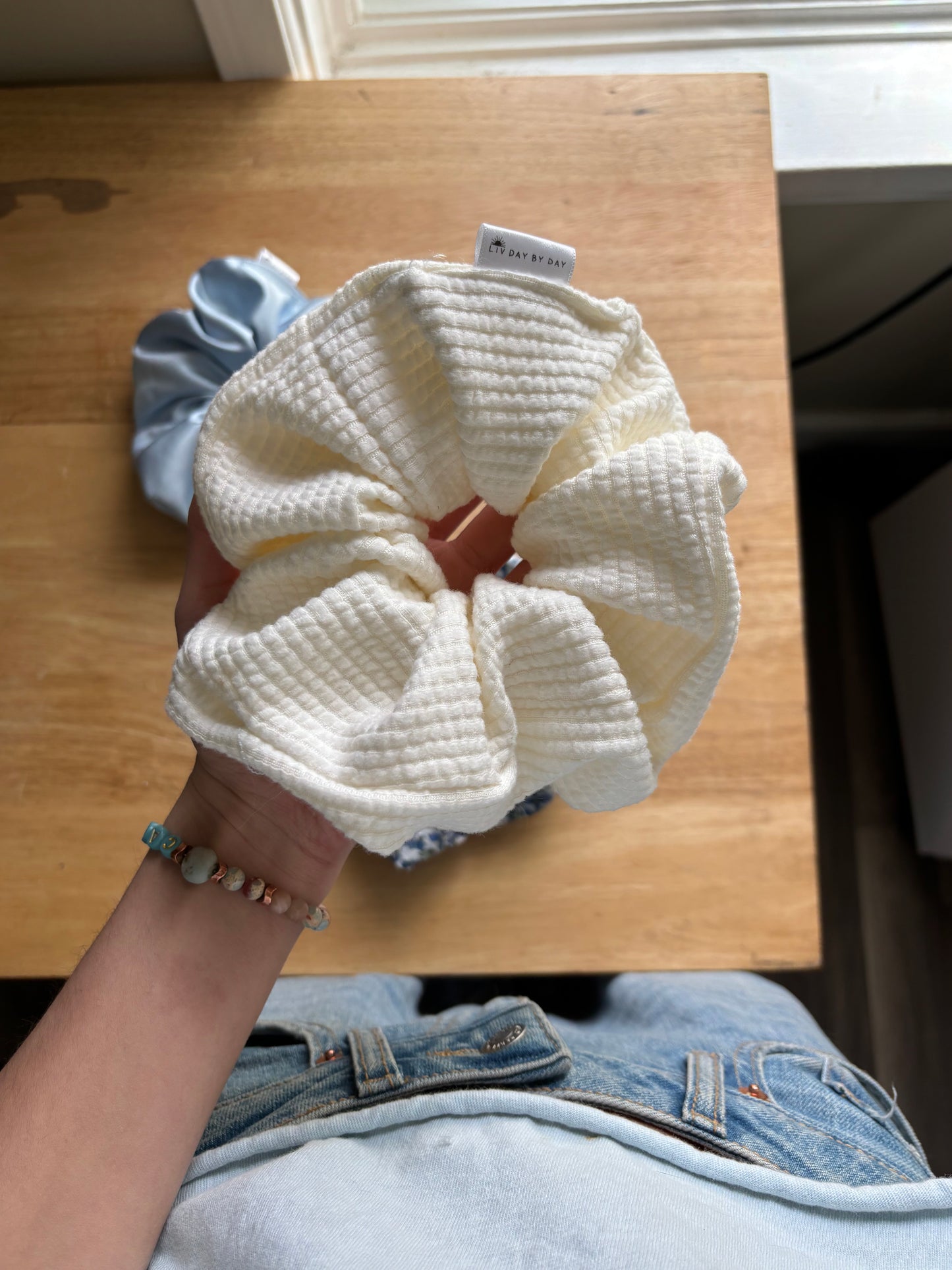 Soft Pause - Ribbed Cream Scrunchie